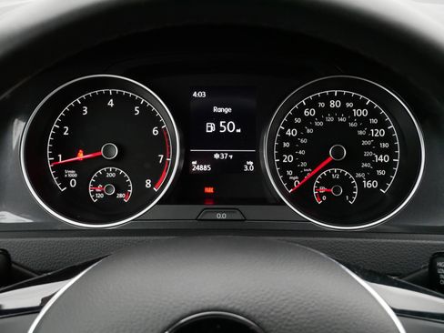 Used 2018 Volkswagen Golf S image 18