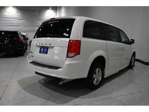 Used 2012 Dodge Grand Caravan Crew FWD image 6