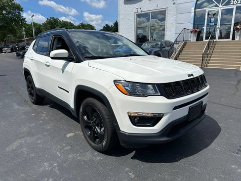 Used 2018 Jeep Compass Latitude w/ Popular Equipment Group AWD/4WD image 4