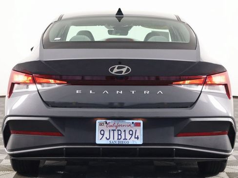 Used 2024 Hyundai Elantra SE FWD image 5