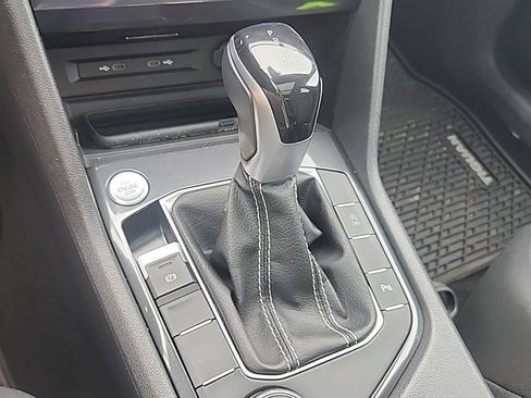Certified 2024 Volkswagen Tiguan SE R-Line AWD/4WD image 19