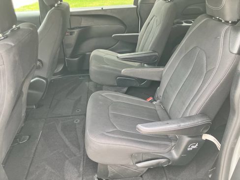 Used 2018 Chrysler Pacifica Touring Plus w/ S Appearance Package FWD image 20
