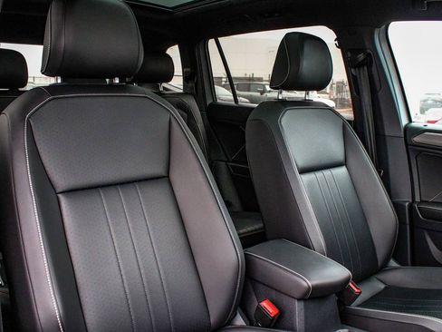 Used 2022 Volkswagen Tiguan SE R-Line AWD/4WD image 40