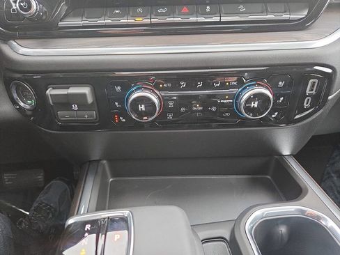 New 2026 GMC Sierra 1500 SLT w/ SLT Convenience Package image 25