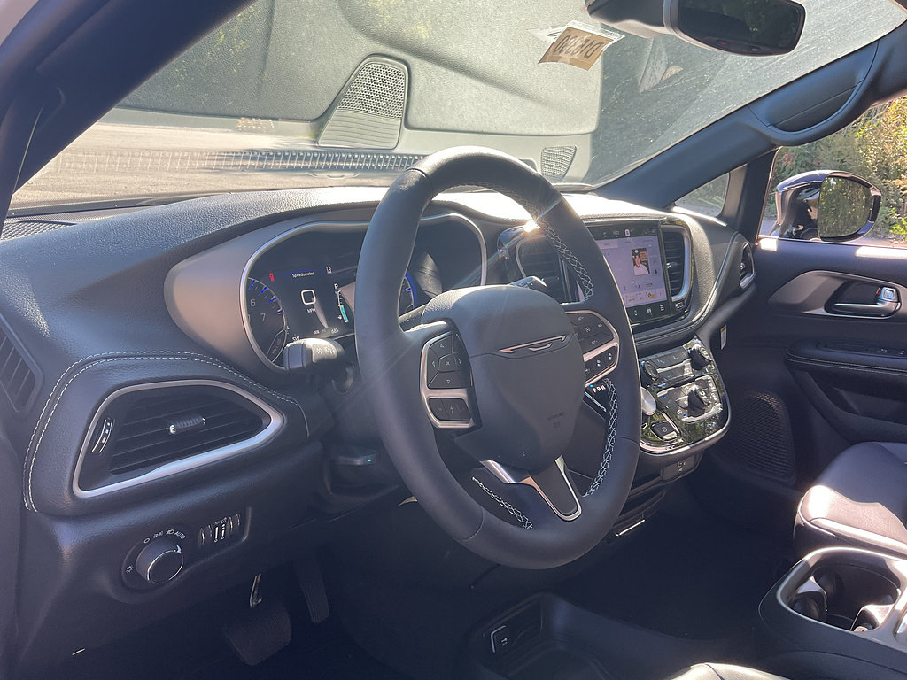 New 2027 Chrysler Pacifica Select FWD image 10