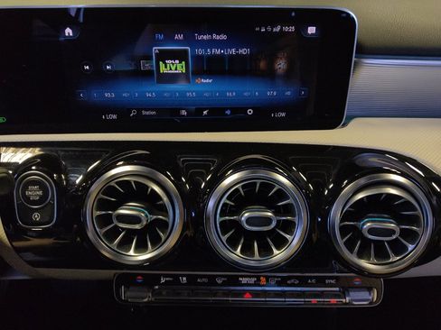 Used 2019 Mercedes-Benz A 220 image 25