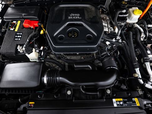 Used 2021 Jeep Wrangler Unlimited Sahara w/ Cold Weather Group image 20