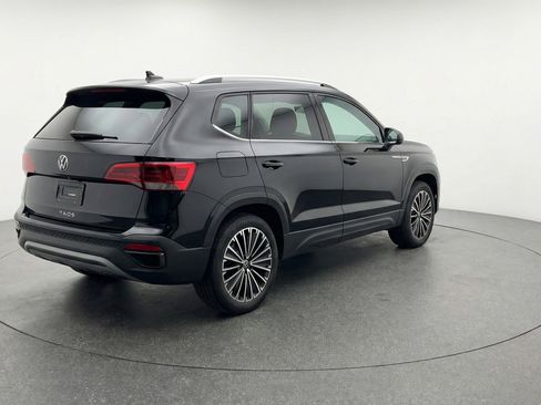 Used 2025 Volkswagen Taos SE image 9