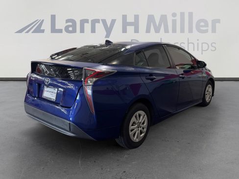 Used 2016 Toyota Prius Two FWD image 5