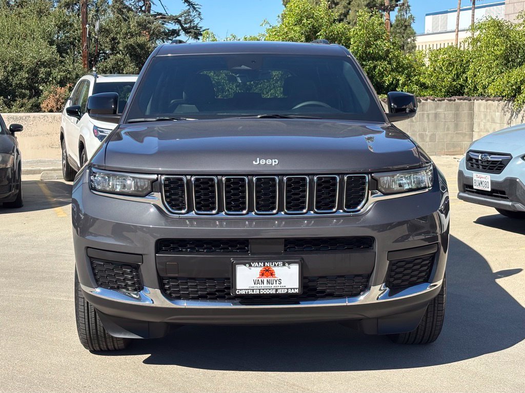 Used 2025 Jeep Grand Cherokee L Laredo RWD image 7