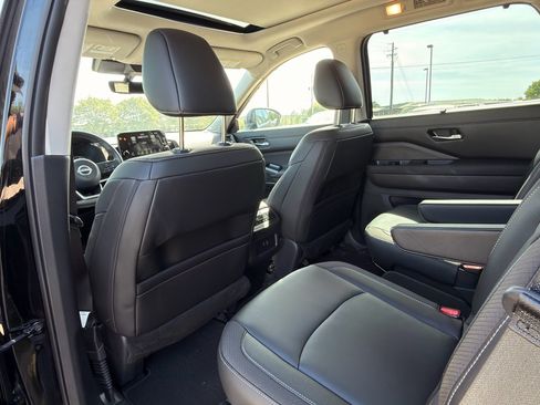 Used 2025 Nissan Pathfinder SL w/ SL Premium Package image 22