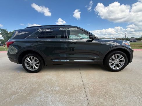 Used 2024 Ford Explorer XLT w/ Equipment Group 202A AWD/4WD image 7