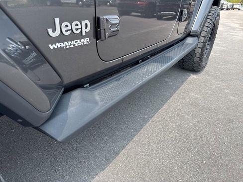 Used 2018 Jeep Wrangler Unlimited Sahara image 16