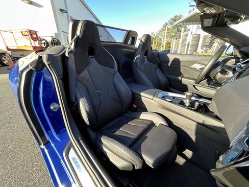 Used 2025 BMW Z4 M40i w/ Edition image 11