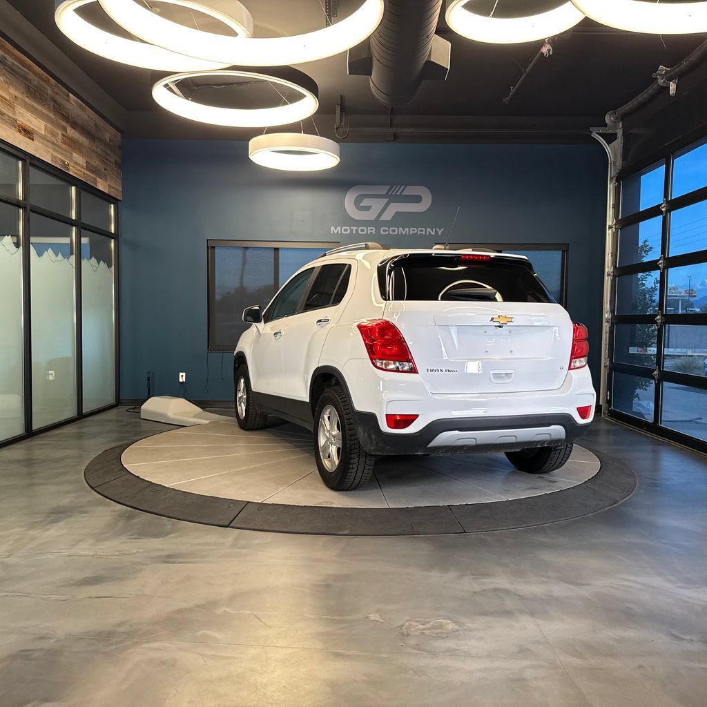 Used 2018 Chevrolet Trax LT w/ LT Convenience Package AWD/4WD image 5
