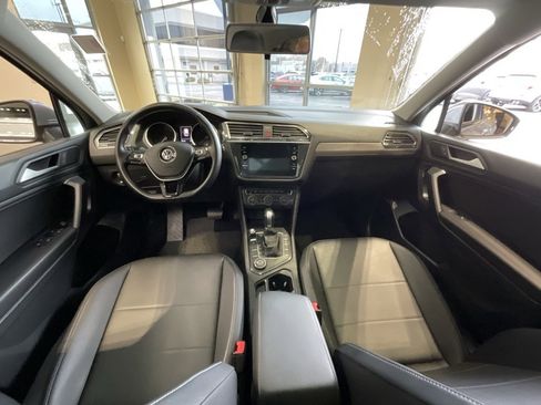 Used 2019 Volkswagen Tiguan SE w/ Panoramic Sunroof Package image 8