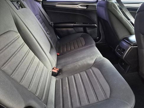 Used 2020 Ford Fusion SE FWD image 20