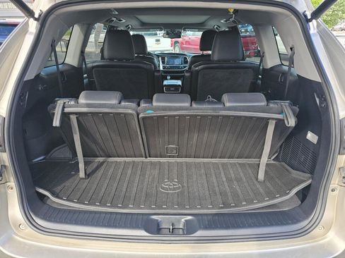 Used 2014 Toyota Highlander Limited Platinum AWD/4WD image 17