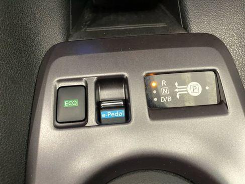 Used 2023 Nissan Leaf S image 28