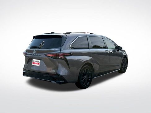 Certified 2022 Toyota Sienna XSE image 5