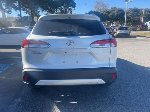 Certified 2024 Toyota Corolla Cross LE image 5