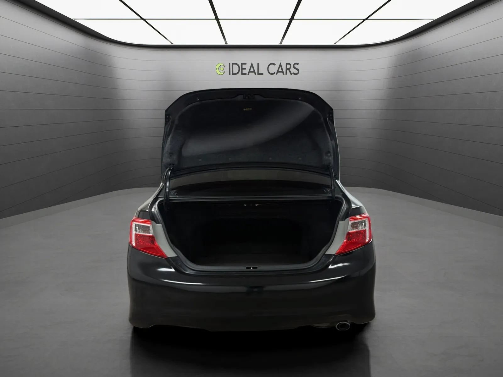 Used 2013 Toyota Camry SE FWD image 9