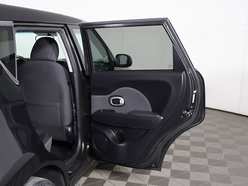 Used 2014 Kia Soul FWD image 16