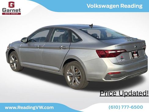 Certified 2023 Volkswagen Jetta SE FWD image 3
