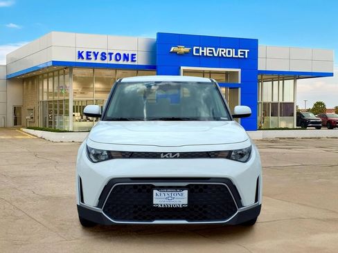 Used 2025 Kia Soul LX FWD image 2