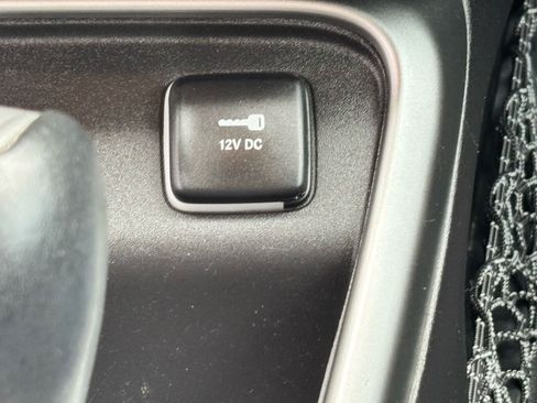 Used 2018 Jeep Compass Latitude w/ Popular Equipment Group FWD image 24