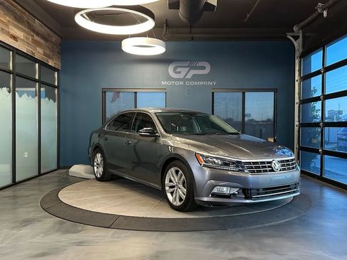 Used 2018 Volkswagen Passat 2.0T SE FWD image 1