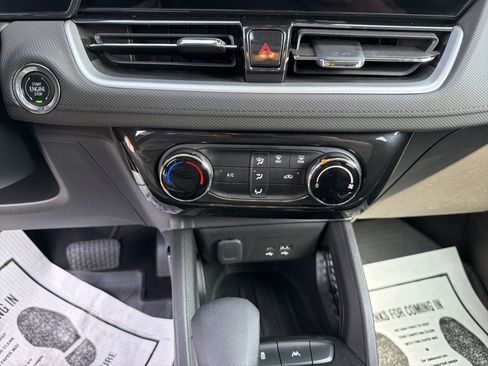 Used 2025 Chevrolet TrailBlazer LT FWD image 22