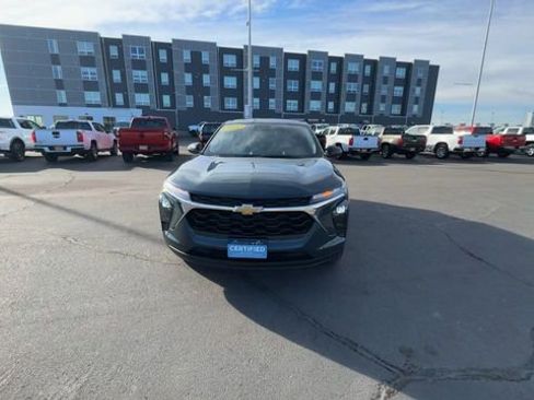 Certified 2025 Chevrolet Trax LS image 3