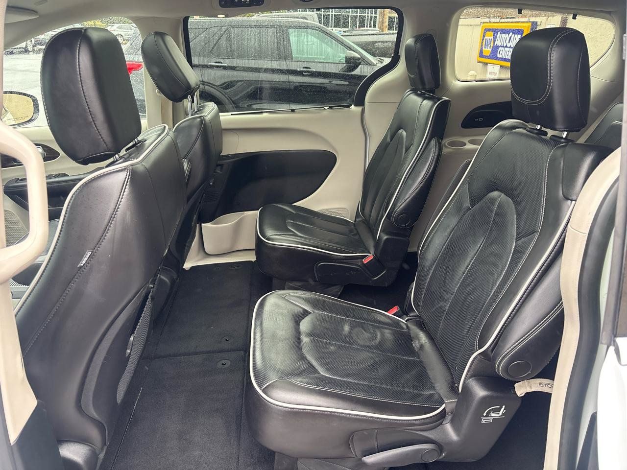 Used 2023 Chrysler Pacifica Limited FWD image 35