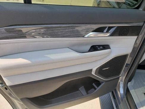 Used 2022 Jeep Wagoneer Series II AWD/4WD image 15