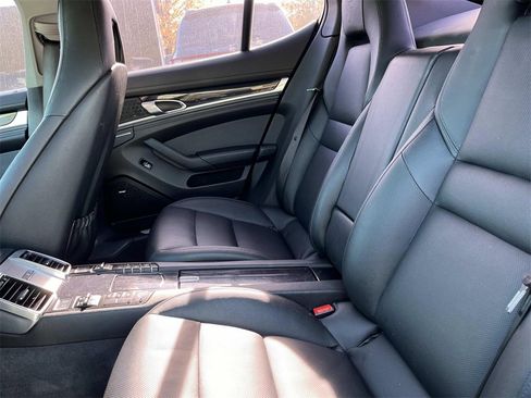 Used 2016 Porsche Panamera 2 image 16