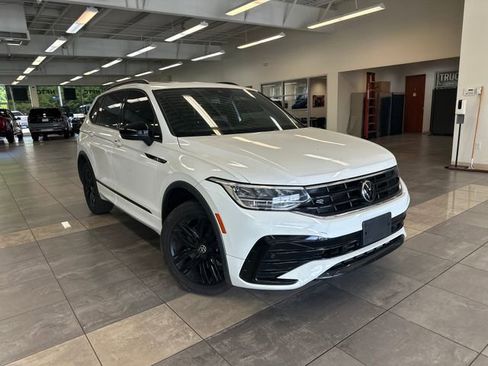 Used 2022 Volkswagen Tiguan SE R-Line AWD/4WD image 1