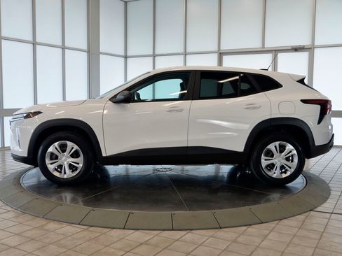 Used 2024 Chevrolet Trax LS w/ Driver Confidence Package FWD image 5