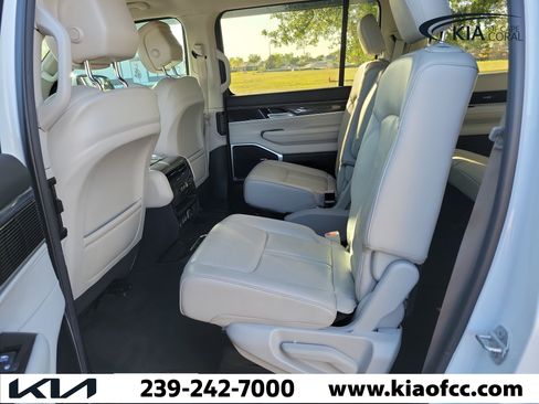 Used 2022 Jeep Wagoneer Series III w/ Flexible Seating Group AWD/4WD image 15