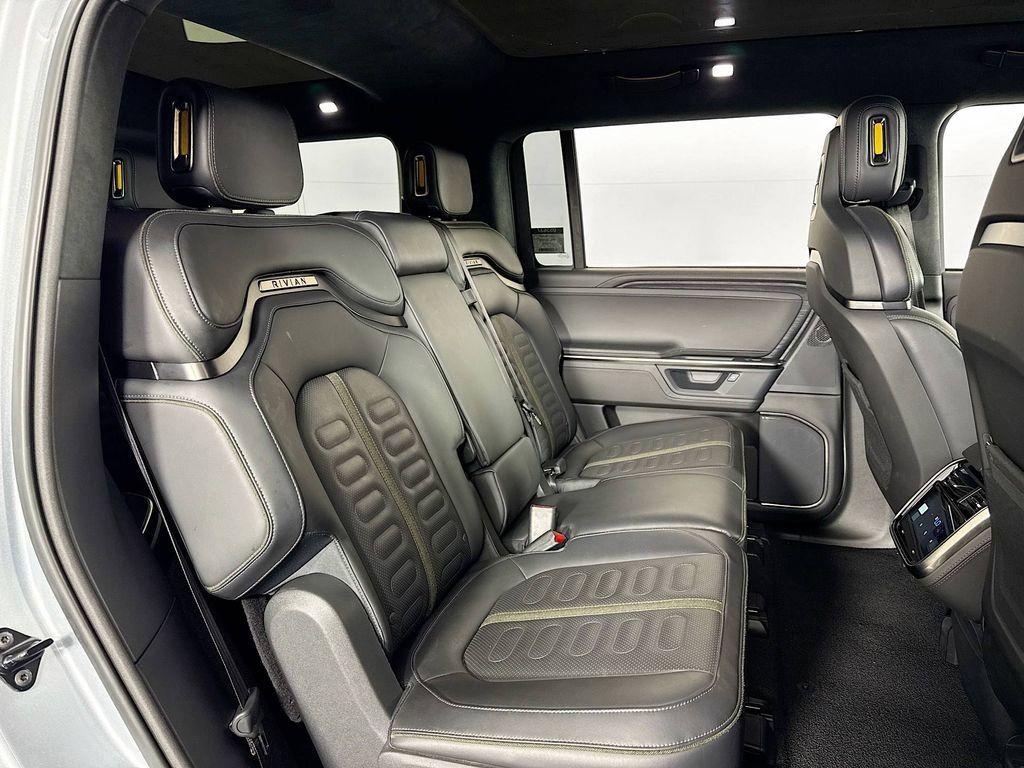 Used 2025 Rivian R1S Adventure Dual AWD/4WD image 33