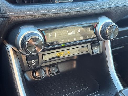 Used 2021 Toyota RAV4 XLE image 22