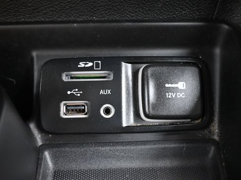 Used 2016 Jeep Cherokee Latitude AWD/4WD image 18