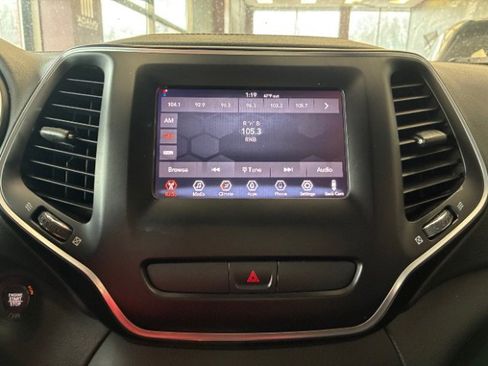 Used 2019 Jeep Cherokee Latitude Plus image 23