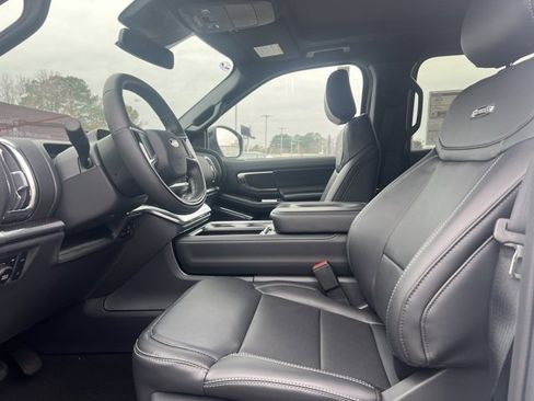 New 2025 Ford Expedition Platinum w/ Stealth Performance Package image 4
