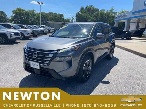 Used 2024 Nissan Rogue SV AWD/4WD image 3