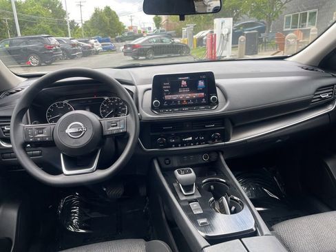 Certified 2024 Nissan Rogue SV FWD image 16