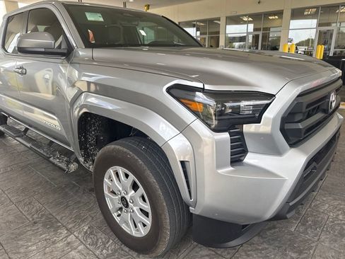 Used 2025 Toyota Tacoma SR5 RWD image 2