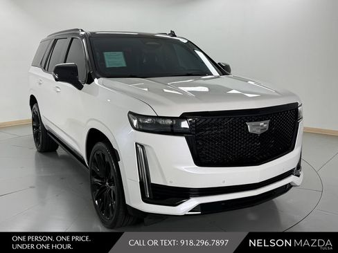 Used 2021 Cadillac Escalade Sport Platinum w/ LPO, ONYX Package AWD/4WD image 4