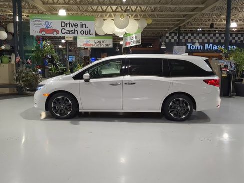 Used 2023 Honda Odyssey Elite image 11