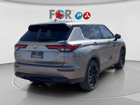 Used 2023 Mitsubishi Outlander SE Black Edition image 5